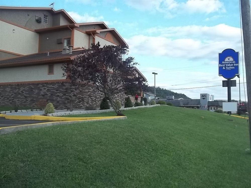 Hotel Super 8 By Wyndham Bedford Exterior foto