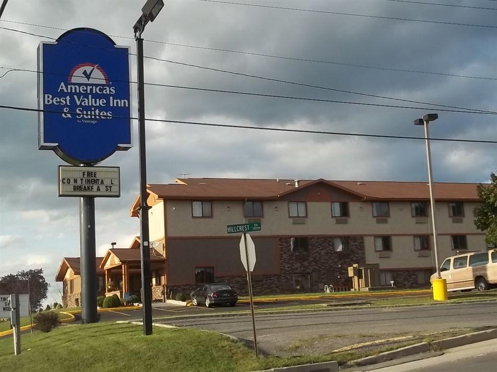 Hotel Super 8 By Wyndham Bedford Exterior foto